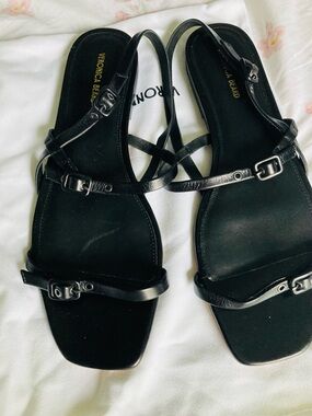 Veronica Beard Black Leather Strappy Square-Toe Sandals
Brand New
No box